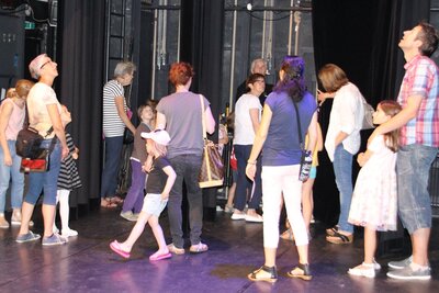 Produktionen > 2017 > Im Kaiser sini neue Chleider > Kinder VIP