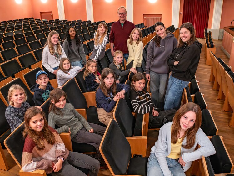 Produktionen > 2025 > My Fair Lady > Kinderchor > Spalte 2